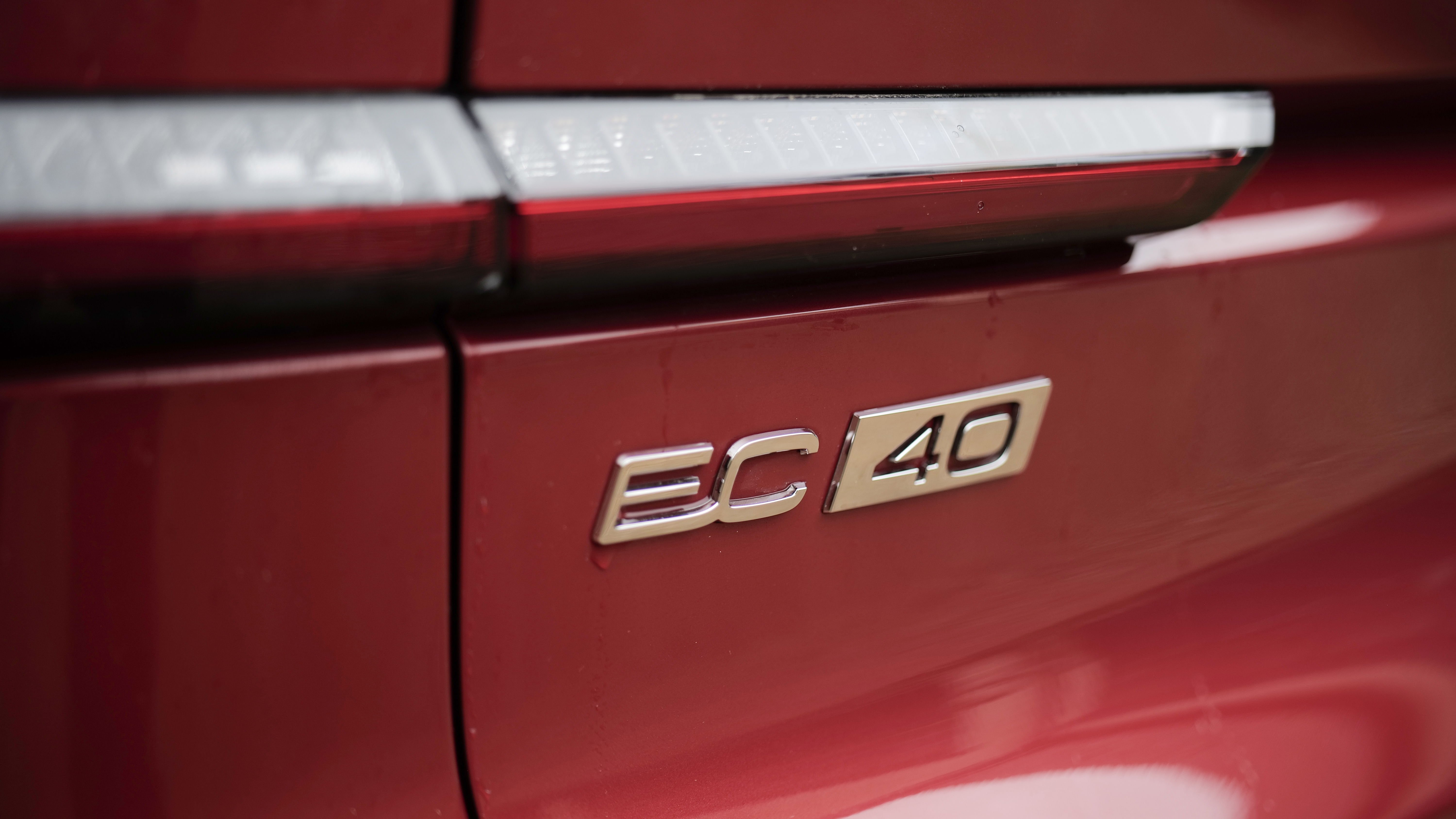 VOLVO EC40 ESTATE 185kW Ext Range Plus Black Edition 82kWh 5dr Auto